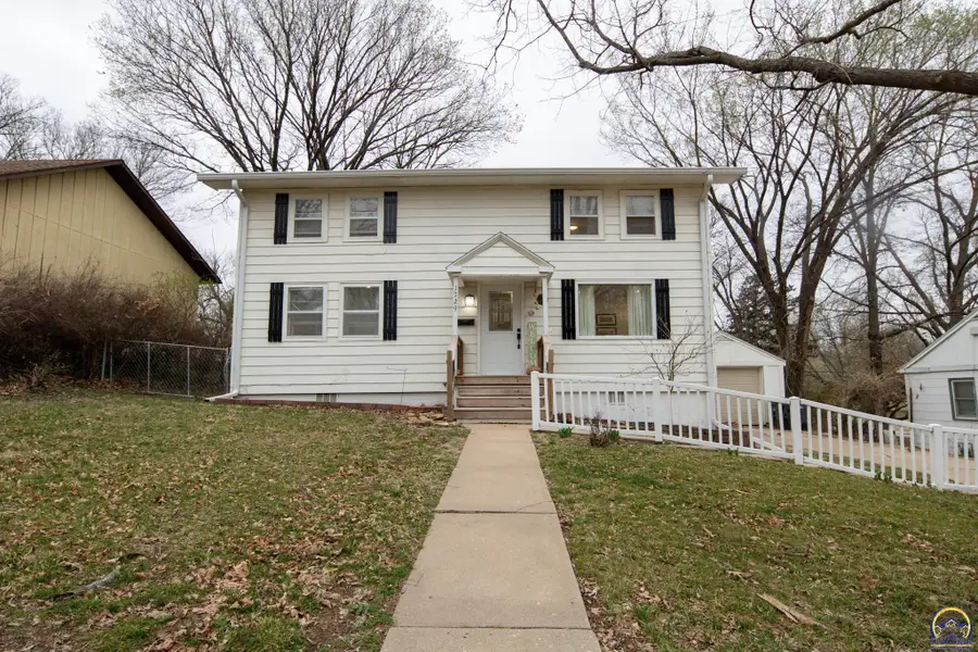 1729 W Wilman Ct, Emporia, KS 66801 - #2