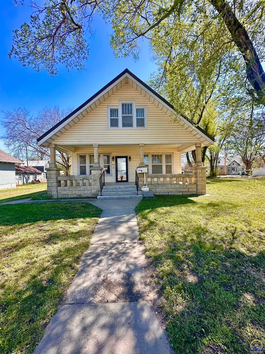 315 E Main St, Council Grove, KS 66846 - #2