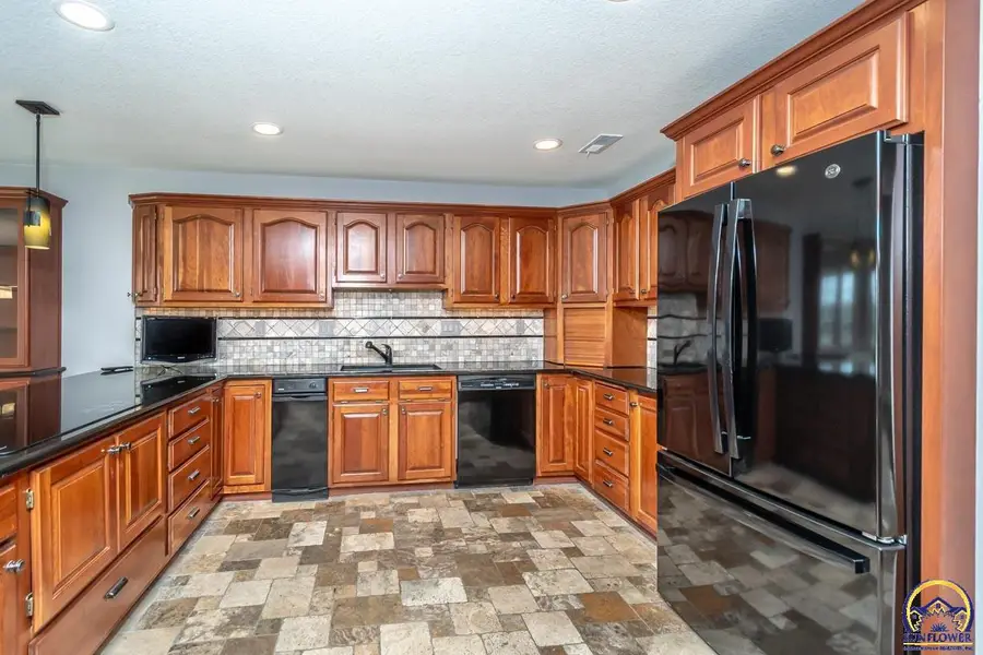 721 E 1650 Rd, Baldwin City, KS 66006 - #3