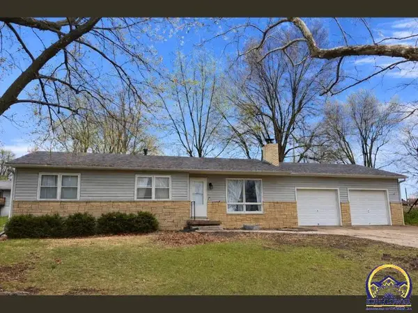 203 Pawnee Ave, Hiawatha, KS 66434