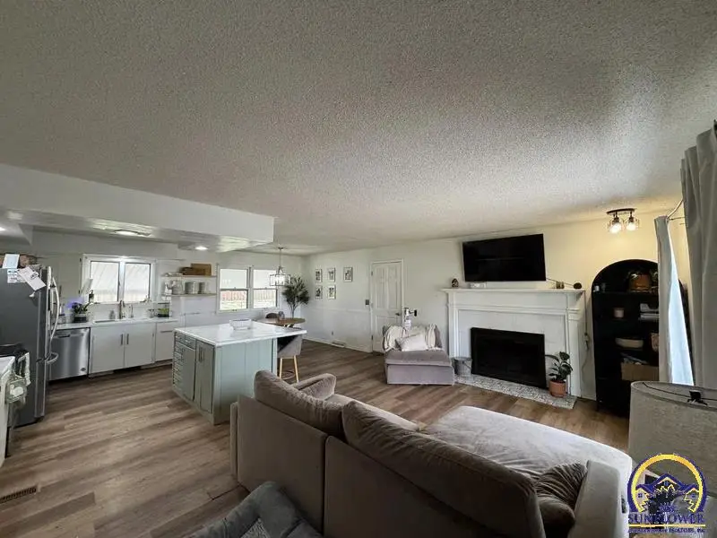 203 Pawnee Ave, Hiawatha, KS 66434 - #2