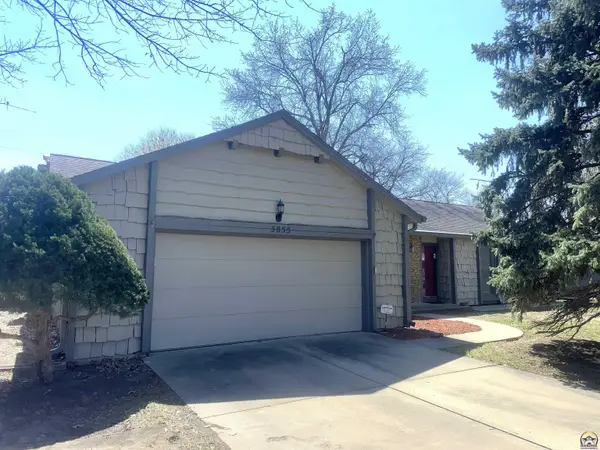 5855 SW Smith Pl, Topeka, KS 66614