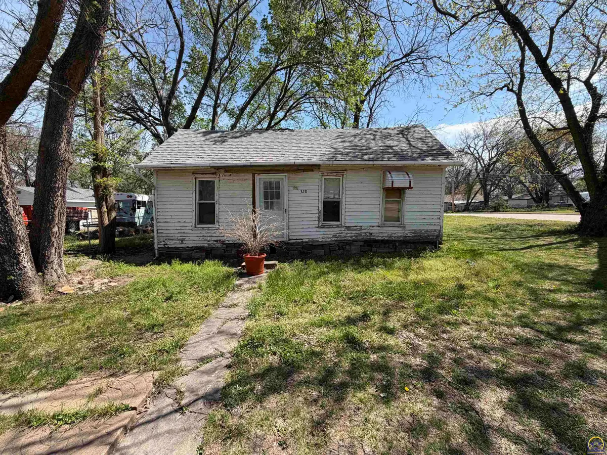 328 S Union St, Emporia, KS 66801 - #1