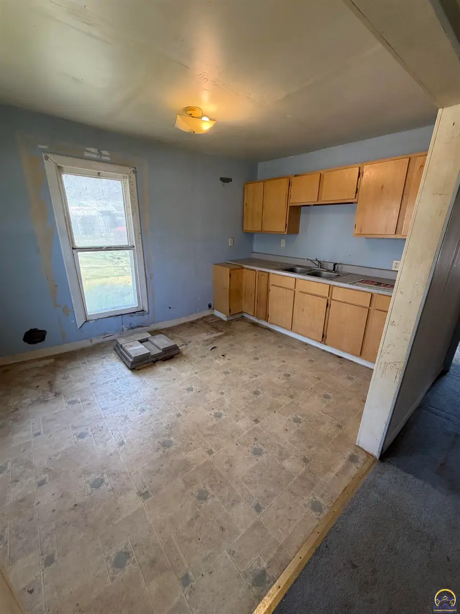 328 S Union St, Emporia, KS 66801 - #3