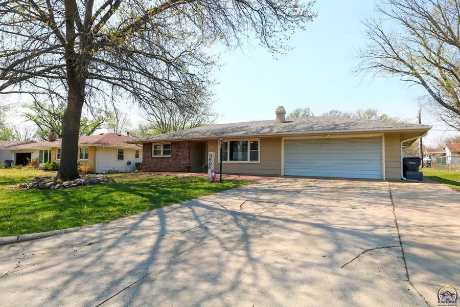 1265 Thompson St, Emporia, KS 66801 - #2