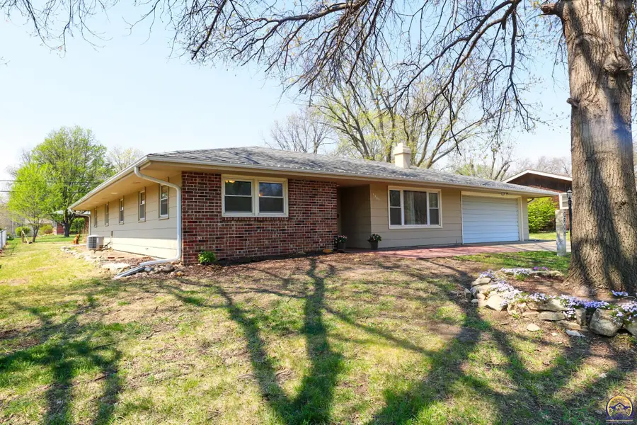 1265 Thompson St, Emporia, KS 66801 - #3