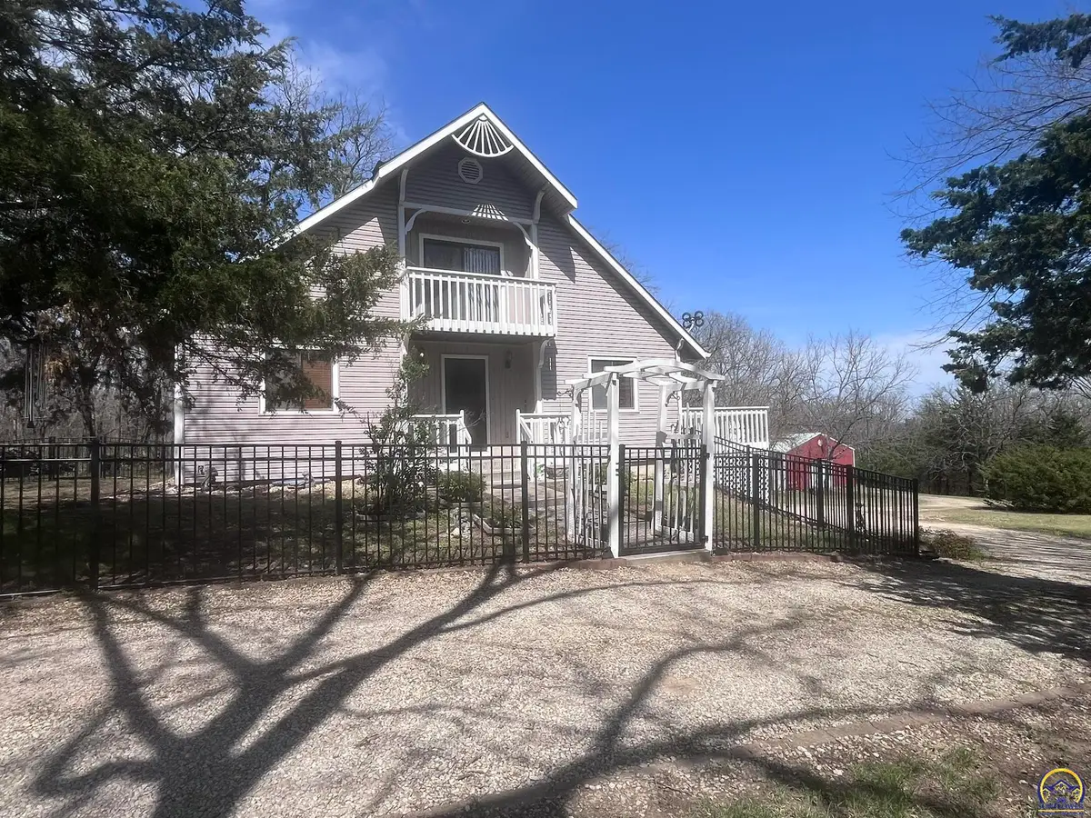 6024 SE Stubbs Rd, Tecumseh, KS 66542-0032 - #1