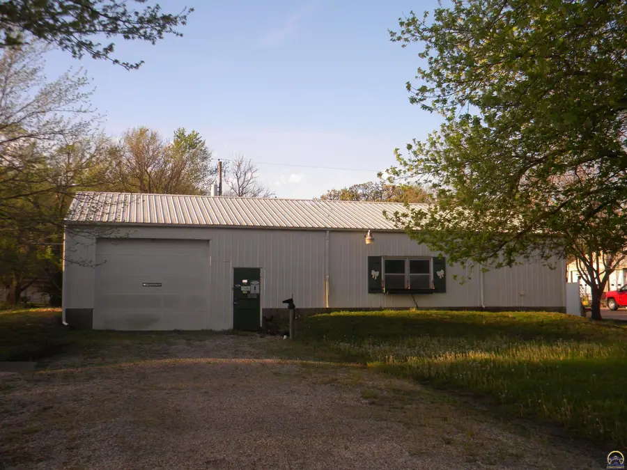 313 W 7th St, Lebo, KS 66856-0000 - #2