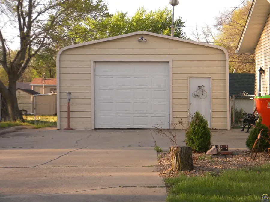 313 W 7th St, Lebo, KS 66856-0000 - #3