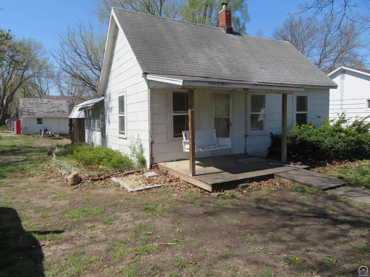 210 Walnut St, Valley Falls, KS 66088 - #1