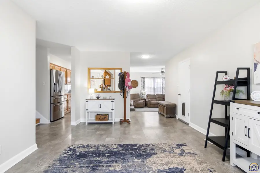 5213 SW 32nd St, Topeka, KS 66614 - #2