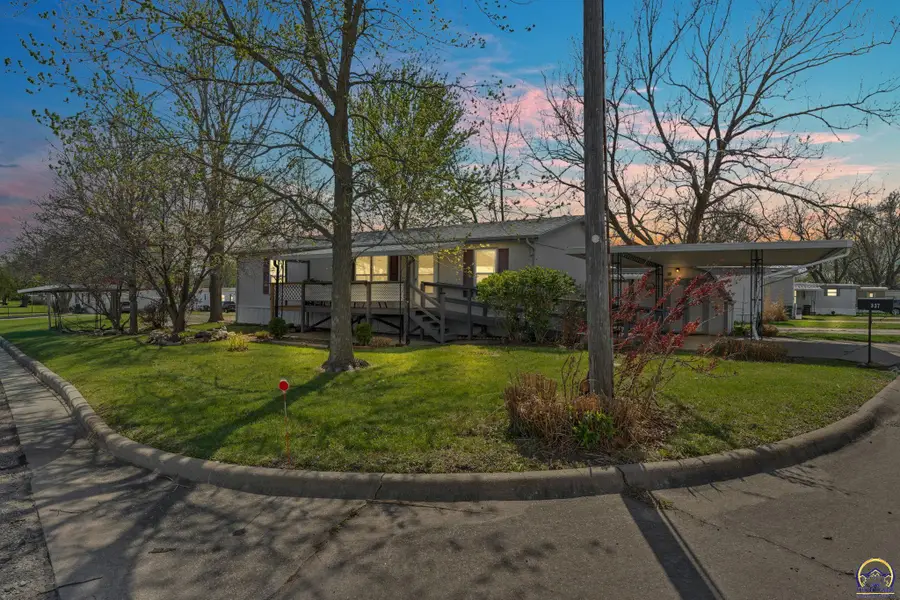 337 SE 46th St, Topeka, KS 66609 - #2