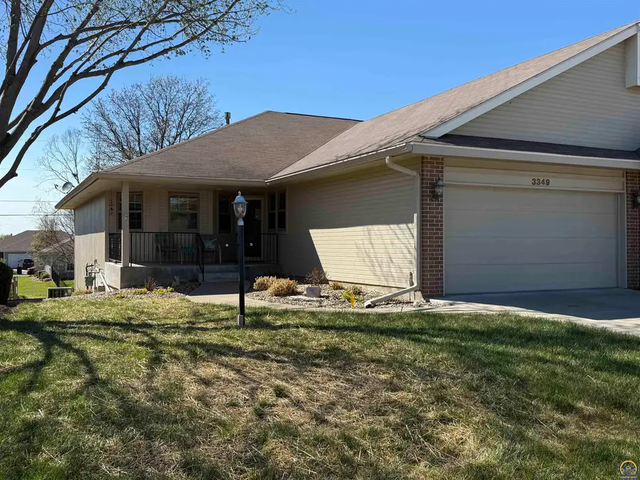 3349 SW Mcclure Ct, Topeka, KS 66614 - #3