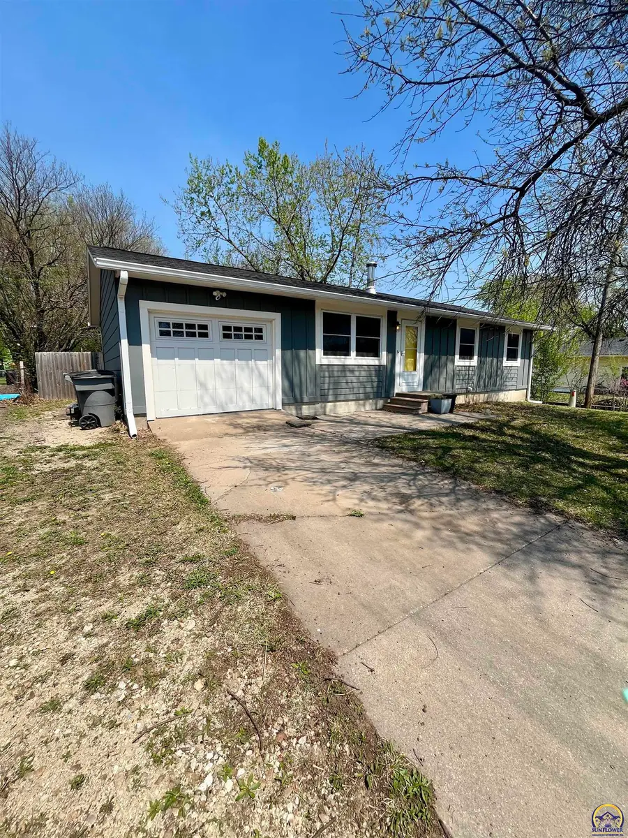 1242 E 9th Ave, Emporia, KS 66801 - #3