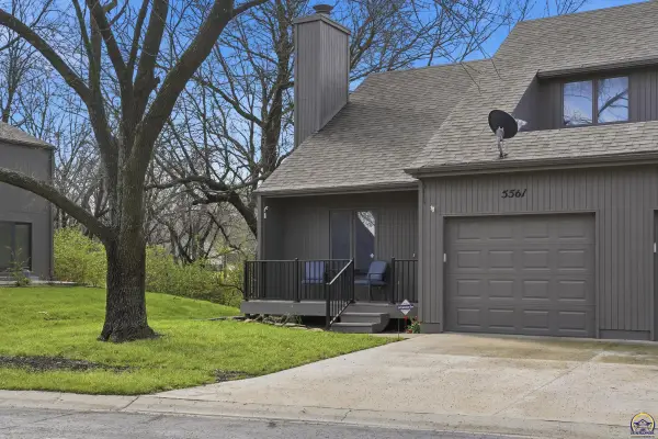5561 SW Stonegate Ct, Topeka, KS 66606