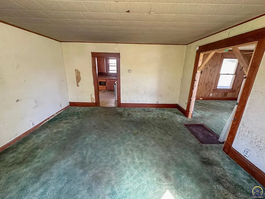 1609 S Evergreen Ave, Chanute, KS 66720 - #3