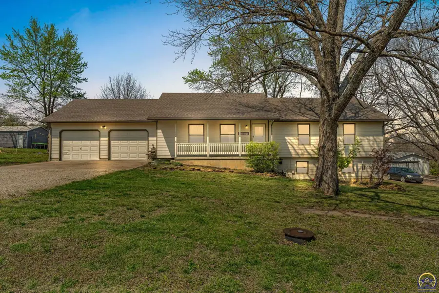 228 W Main St, Carbondale, KS 66414 - #2