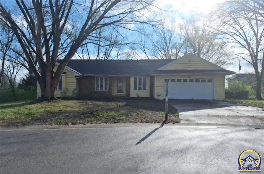 3820 SW Gamwell Rd, Topeka, KS 66610-1400 - #1