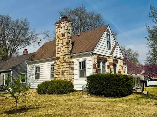 2828 SW 12th St, Topeka, KS 66604