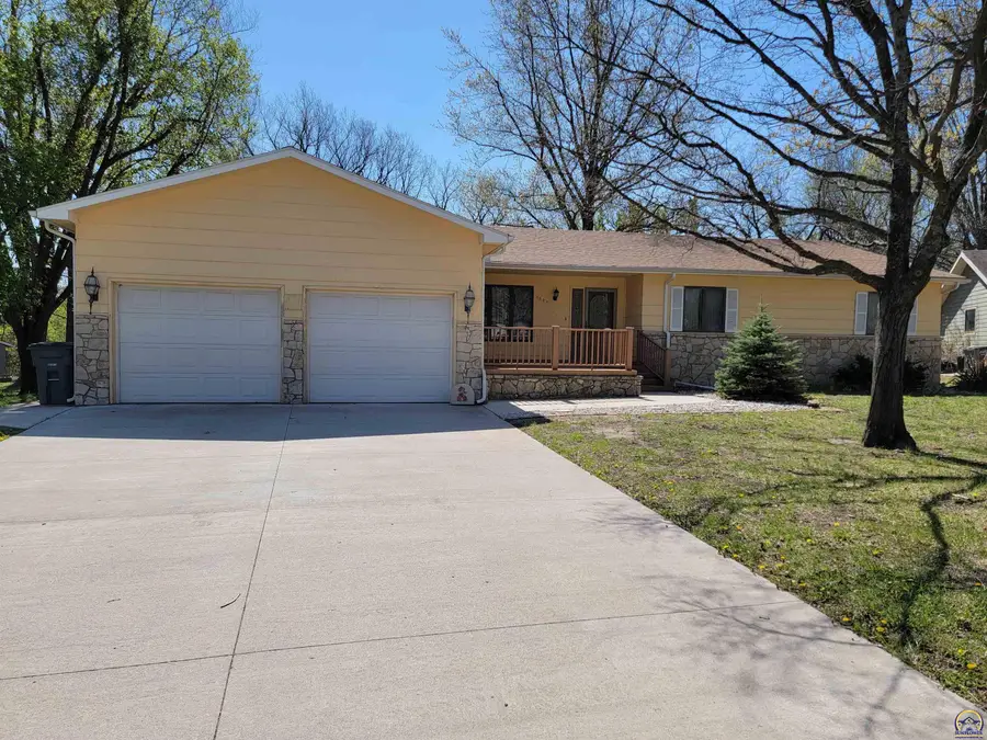 2520 Willow Ln, Emporia, KS 66801 - #2