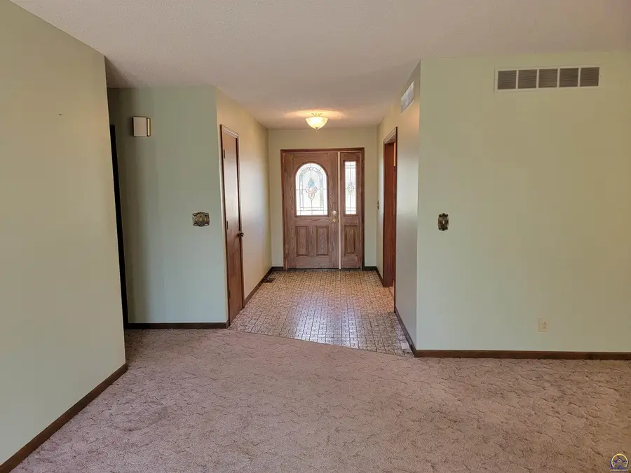 2520 Willow Ln, Emporia, KS 66801 - #3
