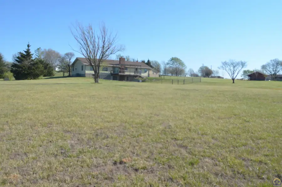 9075 SW 37th St, Topeka, KS 66604 - #3