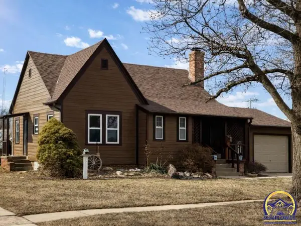 503 N 6th St, Hiawatha, KS 66434