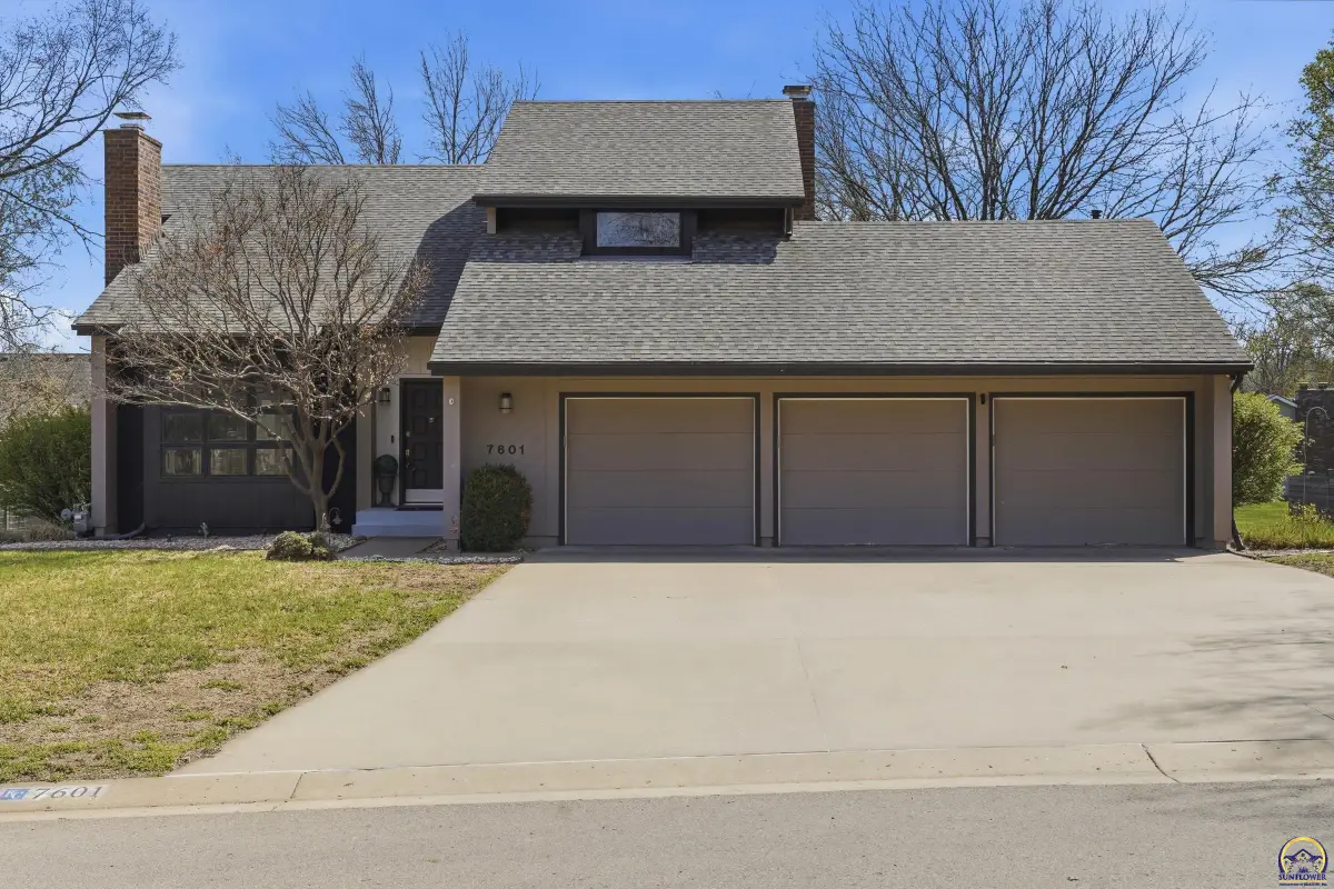 7601 SW Oxfordshire Rd, Topeka, KS 66614 - #1