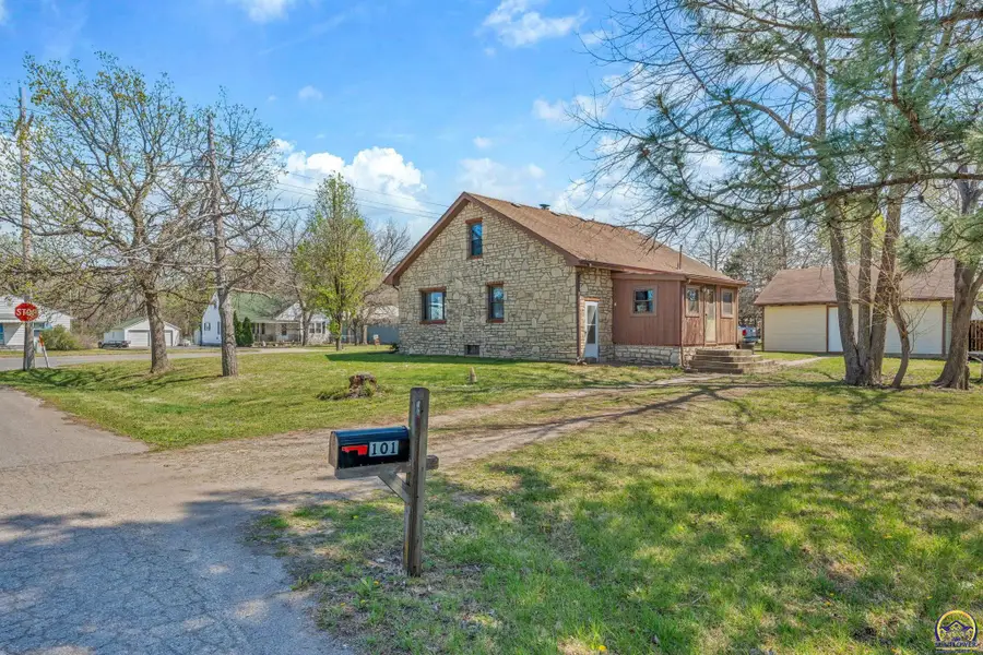 101 NW Elm Row Ave, Topeka, KS 66608 - #3