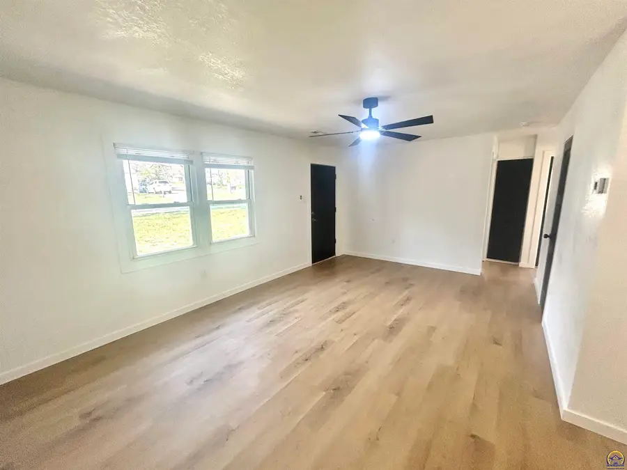 459 SE 33rd Ter, Topeka, KS 66605 - #3