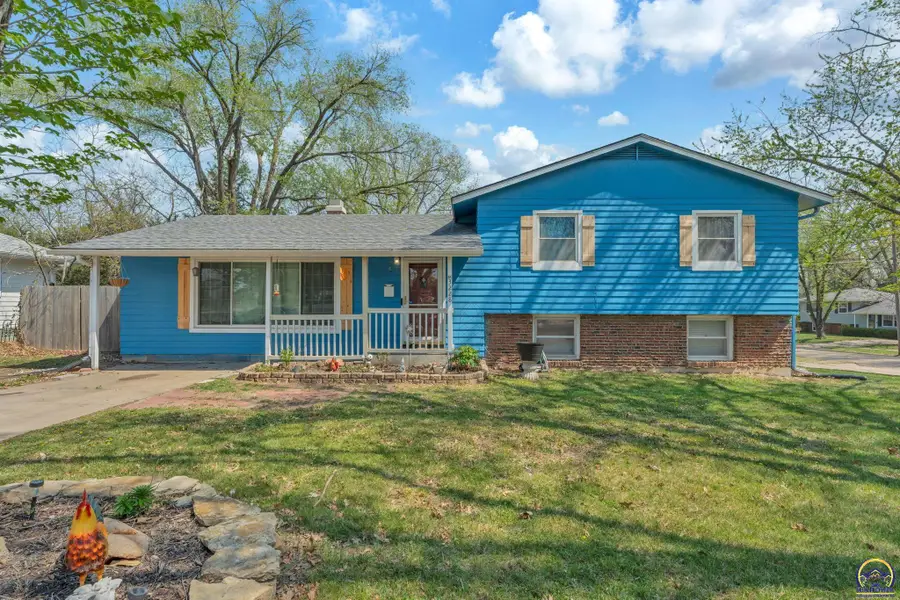 3228 SW Arnold Ave, Topeka, KS 66614 - #2