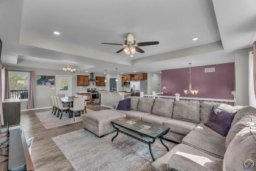 938 SW Woodbridge Pl, Topeka, KS 66606 - #2