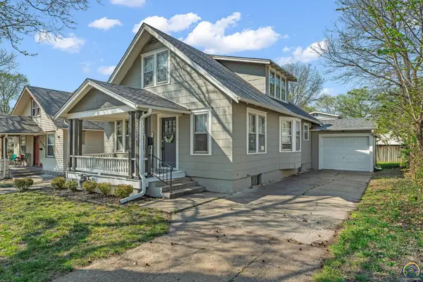 2204 SW Kenilworth Ct, Topeka, KS 66606