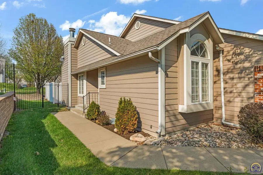 5316 SW 23rd St, Topeka, KS 66614 - #3