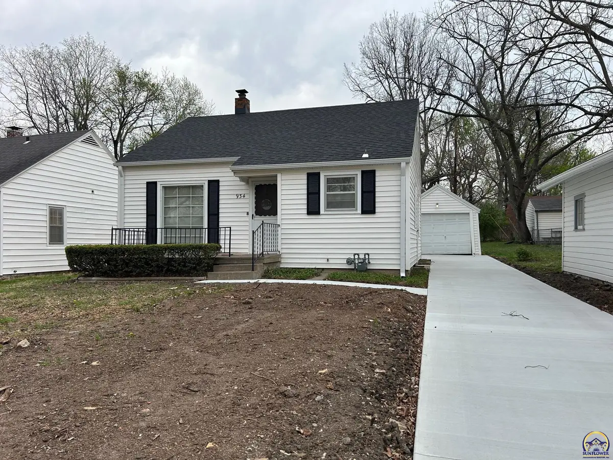 934 SW Randolph Ave, Topeka, KS 66606 - #1