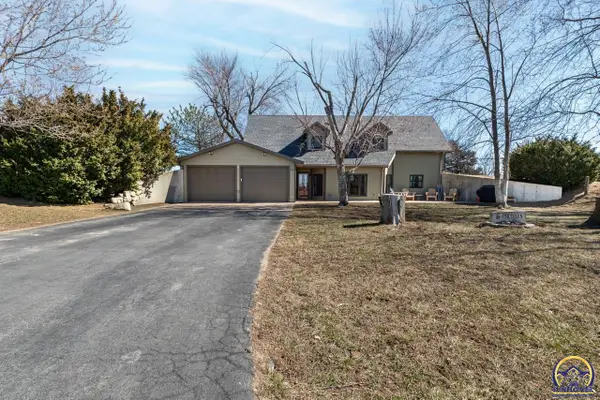 422 S Western St, Onaga, KS 66521