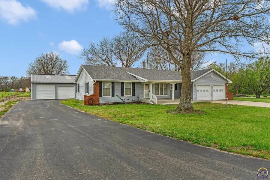 221 NW 62nd St, Topeka, KS 66617 - #2