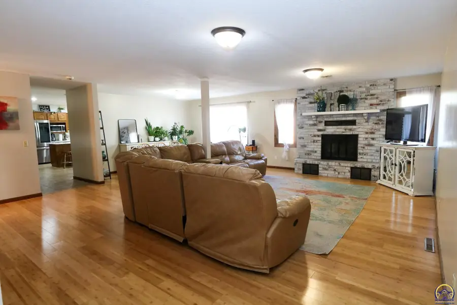 2101 Canterbury Rd, Emporia, KS 66801 - #2