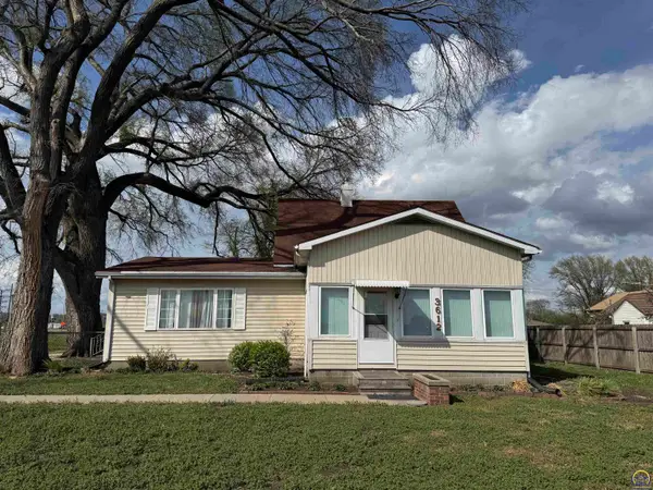 3612 South St, Grantville, KS 66429