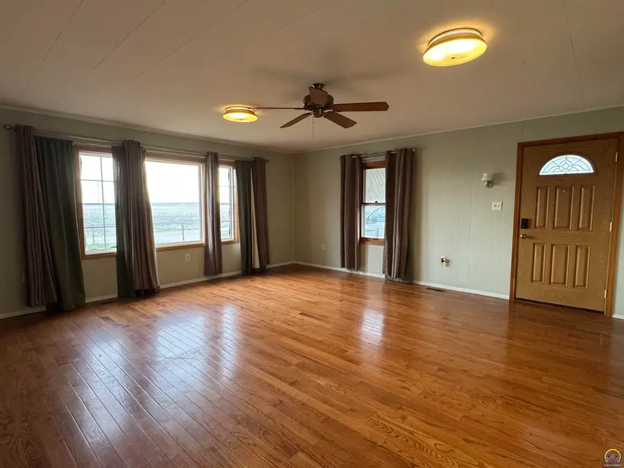 3612 South St, Grantville, KS 66429 - #3