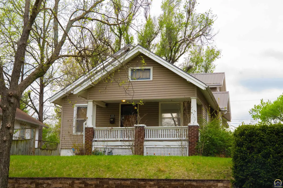 1225 SW Jewell Ave, Topeka, KS 66604 - #1