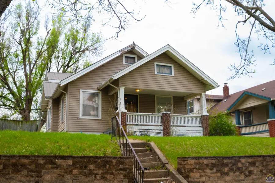 1225 SW Jewell Ave, Topeka, KS 66604 - #2