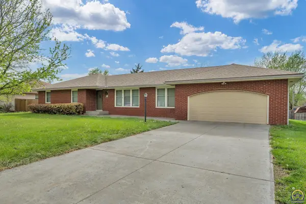 3119 SE Arbor Dr, Topeka, KS 66605