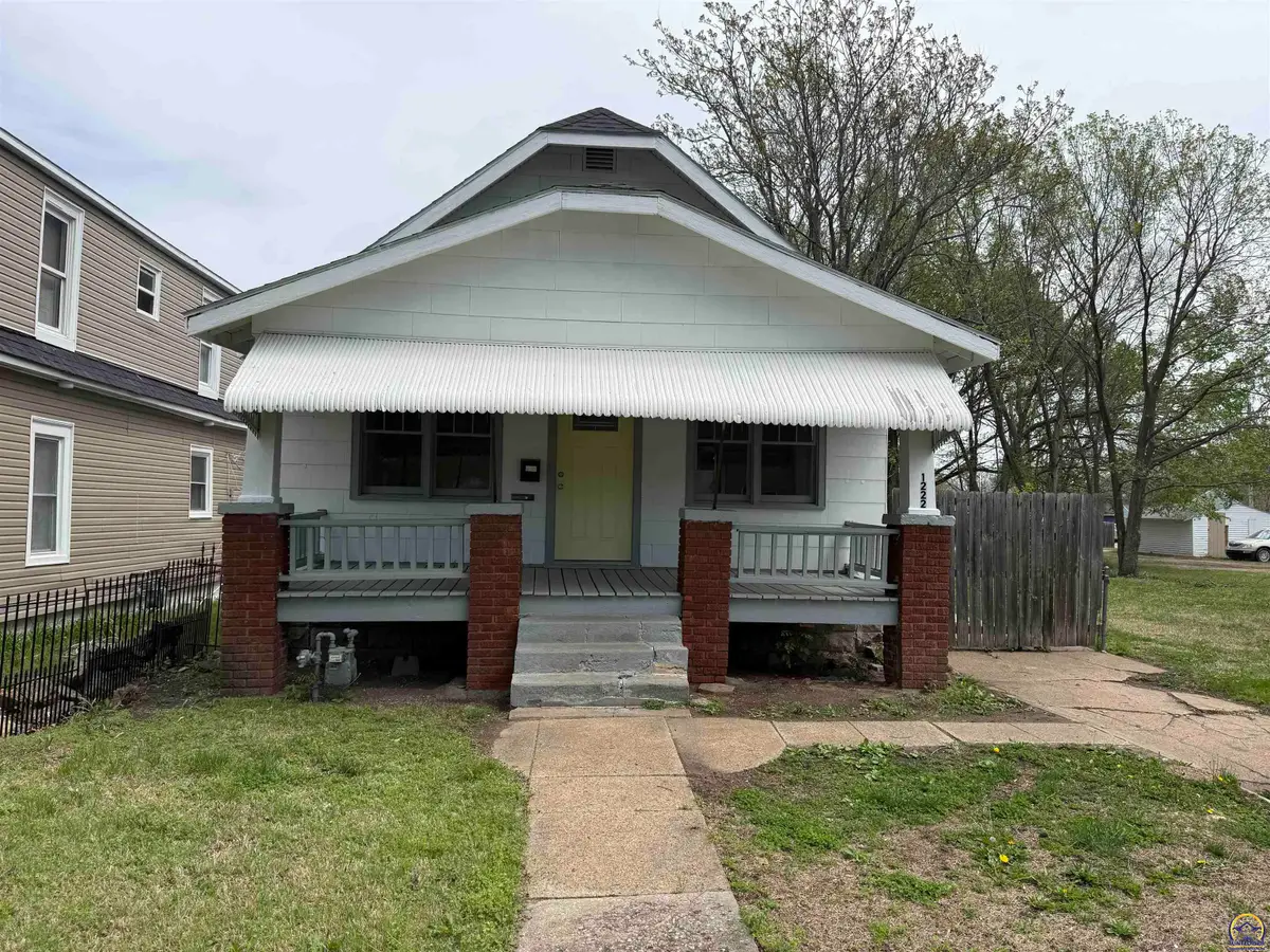 1222 SW Lane St, Topeka, KS 66604 - #1