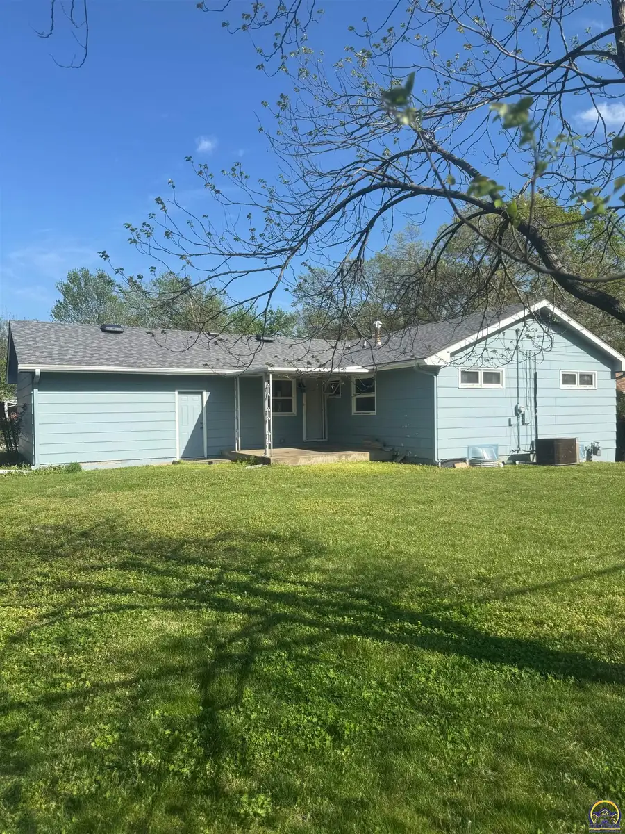 1733 SW Crest Dr, Topeka, KS 66604 - #3