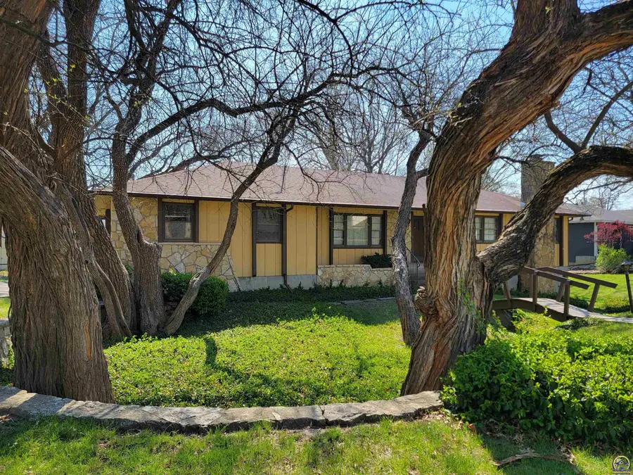 1748 Yucca Lane, Emporia, KS 66801 - #3