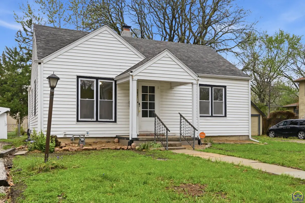 1621 SW Wayne Ave, Topeka, KS 66604 - #1