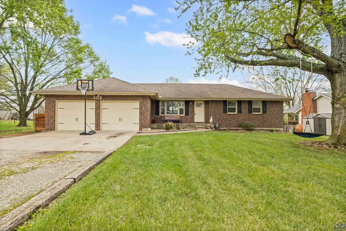 5018 NW Dawdy Dr, Topeka, KS 66618 - #1
