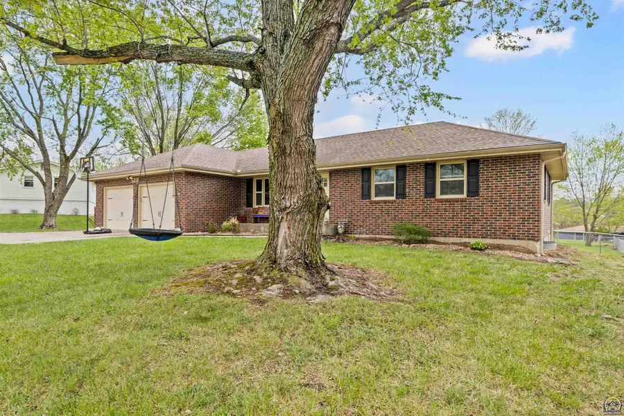 5018 NW Dawdy Dr, Topeka, KS 66618 - #2