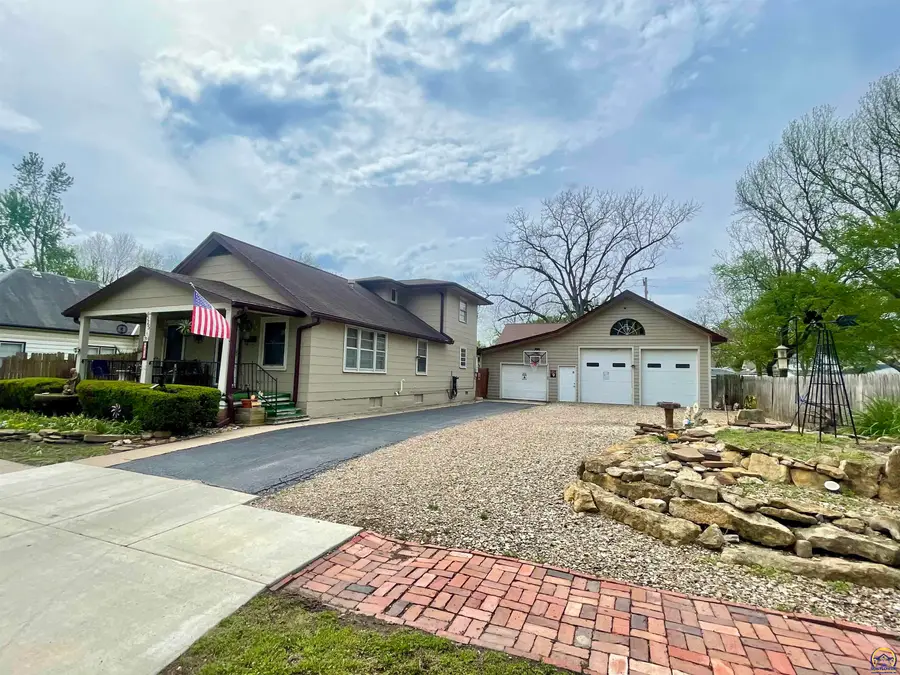 525 NE Freeman Ave, Topeka, KS 66616 - #2